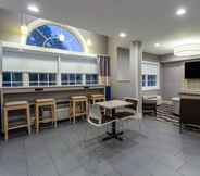 Common Space 6 Microtel Inn & Suites by Wyndham Bethel/Danbury