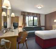 Bilik Tidur 7 Days Inn by Wyndham Membury M4