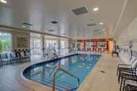 Swimming Pool Hilton Garden Inn Norwalk