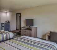 Bedroom 6 Country Inn & Suites by Radisson, Harlingen, TX