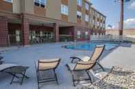 Kolam Renang Country Inn & Suites by Radisson, Harlingen, TX