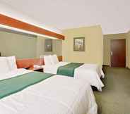 Bedroom 7 Microtel Inn & Suites by Wyndham Thomasville/High Point/Lexi