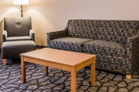 Ruang untuk Umum Quality Inn & Suites Warren - Detroit