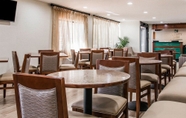Restoran 4 Quality Inn & Suites Warren - Detroit
