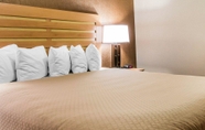 Kamar Tidur 3 Quality Inn & Suites Warren - Detroit