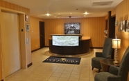 Lobby 4 Ivy Court Inn & Suites