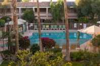 Kolam Renang La Fuente Inn & Suites