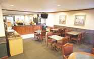 Restoran 4 La Quinta Inn by Wyndham Indianapolis Airport Executive Dr