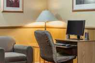 Functional Hall Quality Inn & Suites Shelbyville I-74