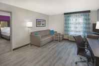 Common Space La Quinta Inn & Suites by Wyndham Effingham