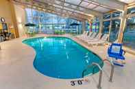 Swimming Pool La Quinta Inn & Suites by Wyndham Stevens Point