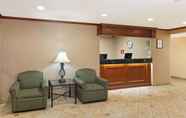 Lobby 2 La Quinta Inn & Suites by Wyndham Stevens Point