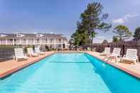 Swimming Pool Baymont by Wyndham Albany at Albany Mall