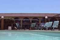 Kolam Renang Motel 6 Fresno, CA