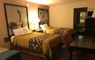 Bedroom 5 Super 8 by Wyndham Junction City