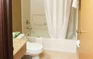 In-room Bathroom 3 Super 8 by Wyndham Topeka/Wanamaker RD/I-70