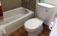 In-room Bathroom 6 Travelodge by Wyndham San Antonio Lackland AFB North