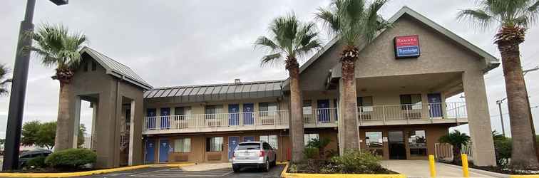 Exterior Travelodge by Wyndham San Antonio Lackland AFB North