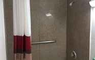 In-room Bathroom 7 Travelodge by Wyndham San Antonio Lackland AFB North