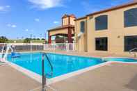 Swimming Pool Motel 6 Ennis, TX