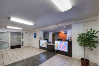 Lobby 4 Motel 6 New Haven - Branford, CT