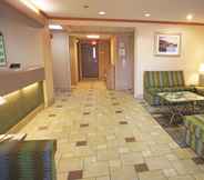 Lobby 3 La Quinta Inn & Suites by Wyndham El Paso West Bartlett