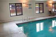 Hồ bơi FairBridge Inn & Suites Kellogg