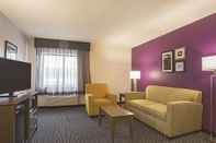 Common Space La Quinta Inn & Suites by Wyndham Atlanta Midtown - Buckhead