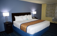 Bedroom 4 Days Inn by Wyndham Augusta