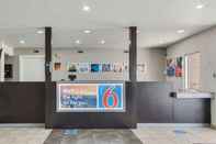 Lobi Motel 6 Addison, TX - Dallas