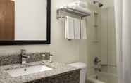 In-room Bathroom 7 Super 8 by Wyndham Cedar Rapids