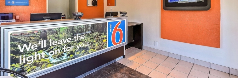 Lobby Motel 6 Pleasanton, CA