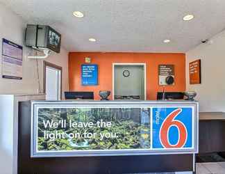 Lobi 2 Motel 6 Pleasanton, CA