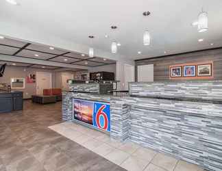 Lobby 2 Motel 6 Norcross, GA - Atlanta Northeast