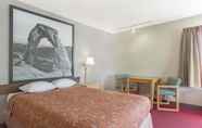 Bedroom 3 Super 8 by Wyndham Green River