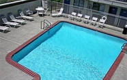 Swimming Pool 3 Motel 6 Fairfield, CA - Napa Valley