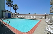 Swimming Pool 2 Motel 6 Fairfield, CA - Napa Valley