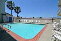 Swimming Pool Motel 6 Fairfield, CA - Napa Valley