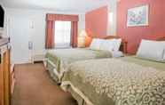 Bedroom 2 Days Inn by Wyndham Bastrop