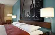 Bedroom 4 Super 8 by Wyndham Collinsville St. Louis