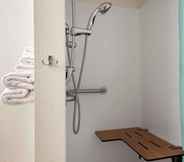 In-room Bathroom 7 Super 8 by Wyndham Collinsville St. Louis