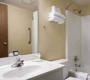 In-room Bathroom 6 Super 8 by Wyndham Collinsville St. Louis