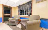 Lobi 5 Days Inn by Wyndham Great Bend