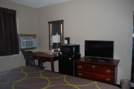 Bedroom Super 8 by Wyndham Warner Robins