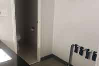 In-room Bathroom Motel 6 Mobile, AL – Airport Blvd