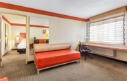 Bedroom 4 La Quinta Inn & Suites by Wyndham Chicago Tinley Park