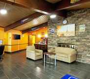 Lobby 2 Travelodge by Wyndham Appleton