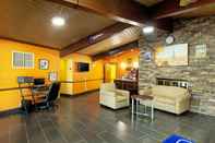 Lobby Travelodge by Wyndham Appleton