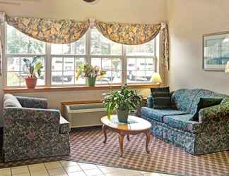 Lobby 2 Microtel Inn by Wyndham Raleigh Durham Airport