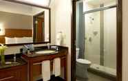 In-room Bathroom 7 Hyatt Place Atlanta/Buckhead